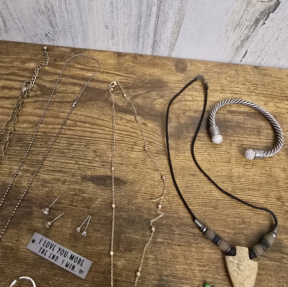 Jewerly Lot Of 15, Necklaces, Pendants, Earrings, Bracelets. Nothing Broken - Picture 5 of 6